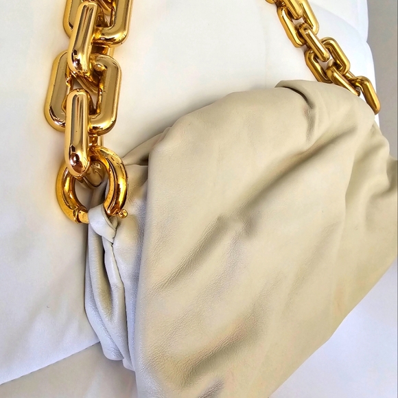 Bottega Veneta Chain Pouch in White - Picture 3 of 7